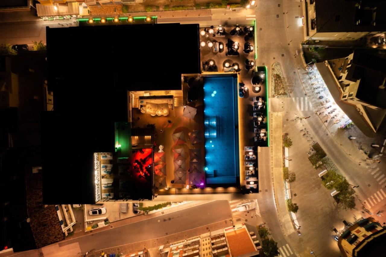 The One - & Hotel