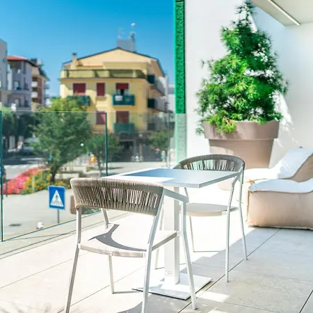The One Caorle - Hotel & Apartments Exterior foto The balcony of a hotel room