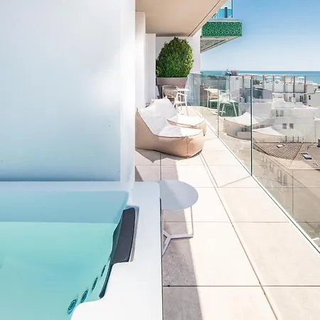 The One Caorle - Hotel & Apartments Exterior foto The rooftop pool at the hotel