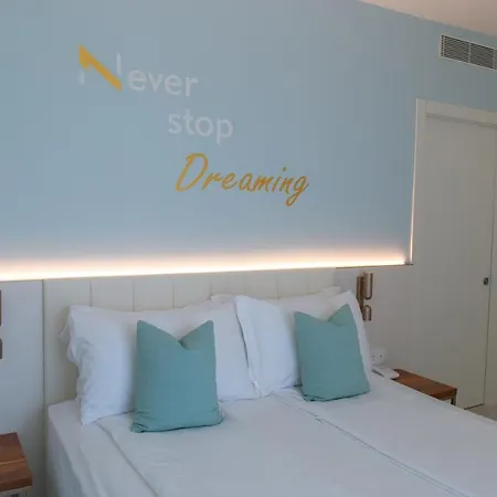 The One Caorle - Hotel & Apartments Exterior foto A room at the hotel