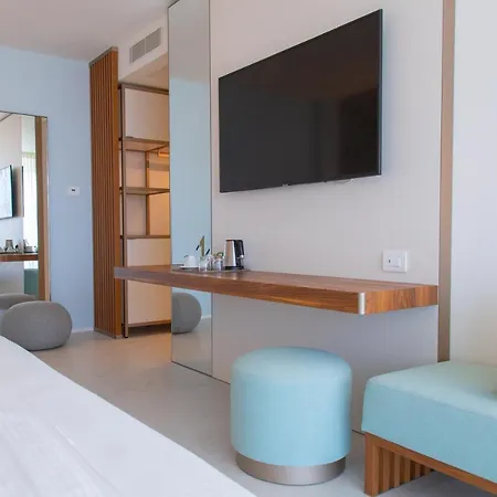 The One Caorle - Hotel & Apartments Exterior foto A room at the hotel