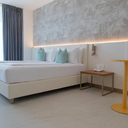 The One Caorle - Hotel & Apartments Exterior foto Deluxe room