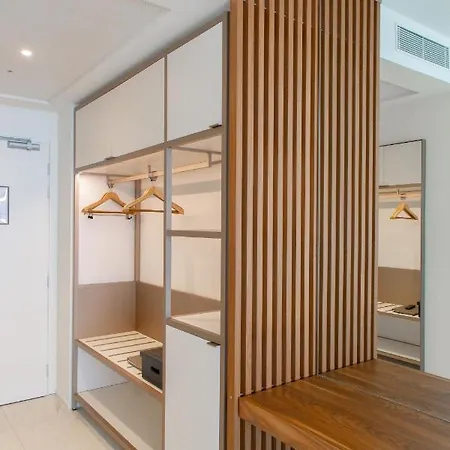 The One Caorle - Hotel & Apartments Exterior foto A room divider in a hotel room