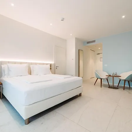 The One Caorle - Hotel & Apartments Exterior foto A room at the hotel