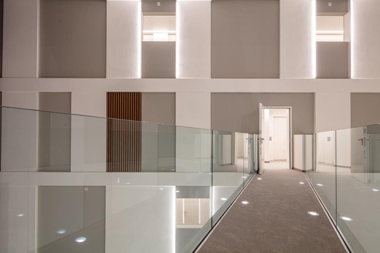 Hotel The One - & 5*