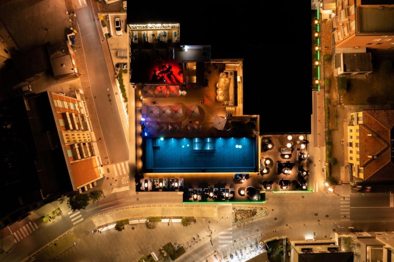 Hotel The One - &