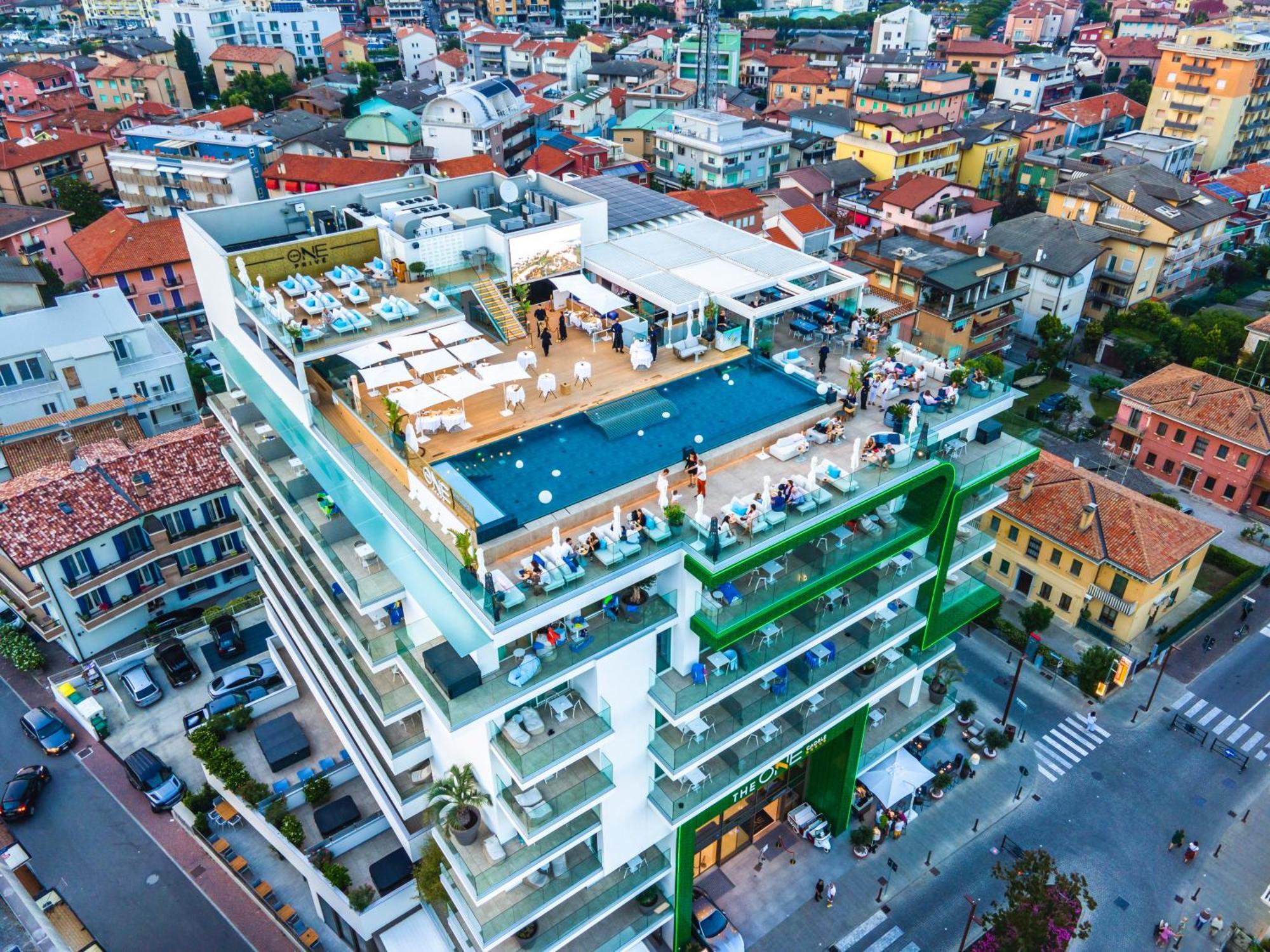 The One - & Hotel
